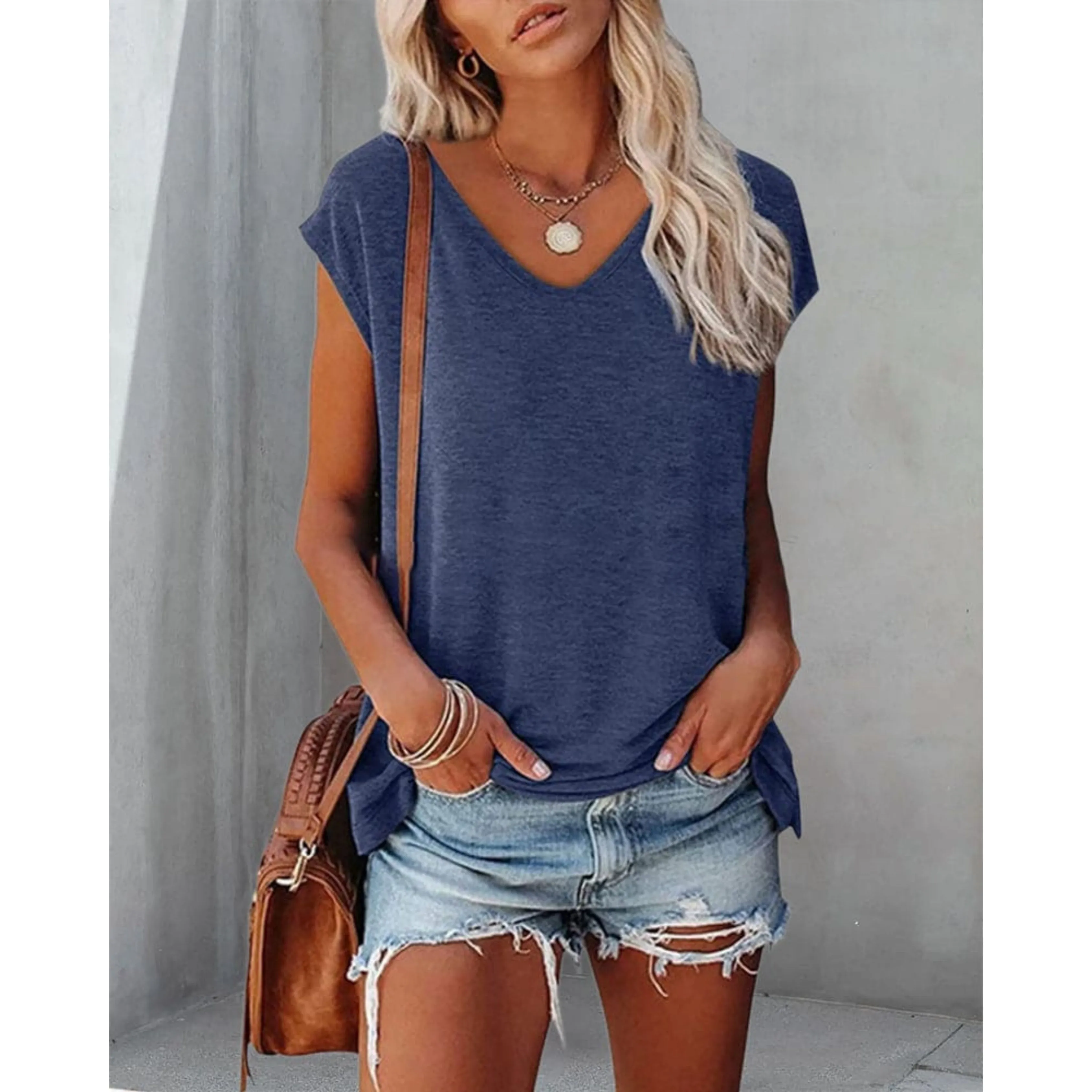 Dana® | Women's V-neck t-shirt with a relaxed fit