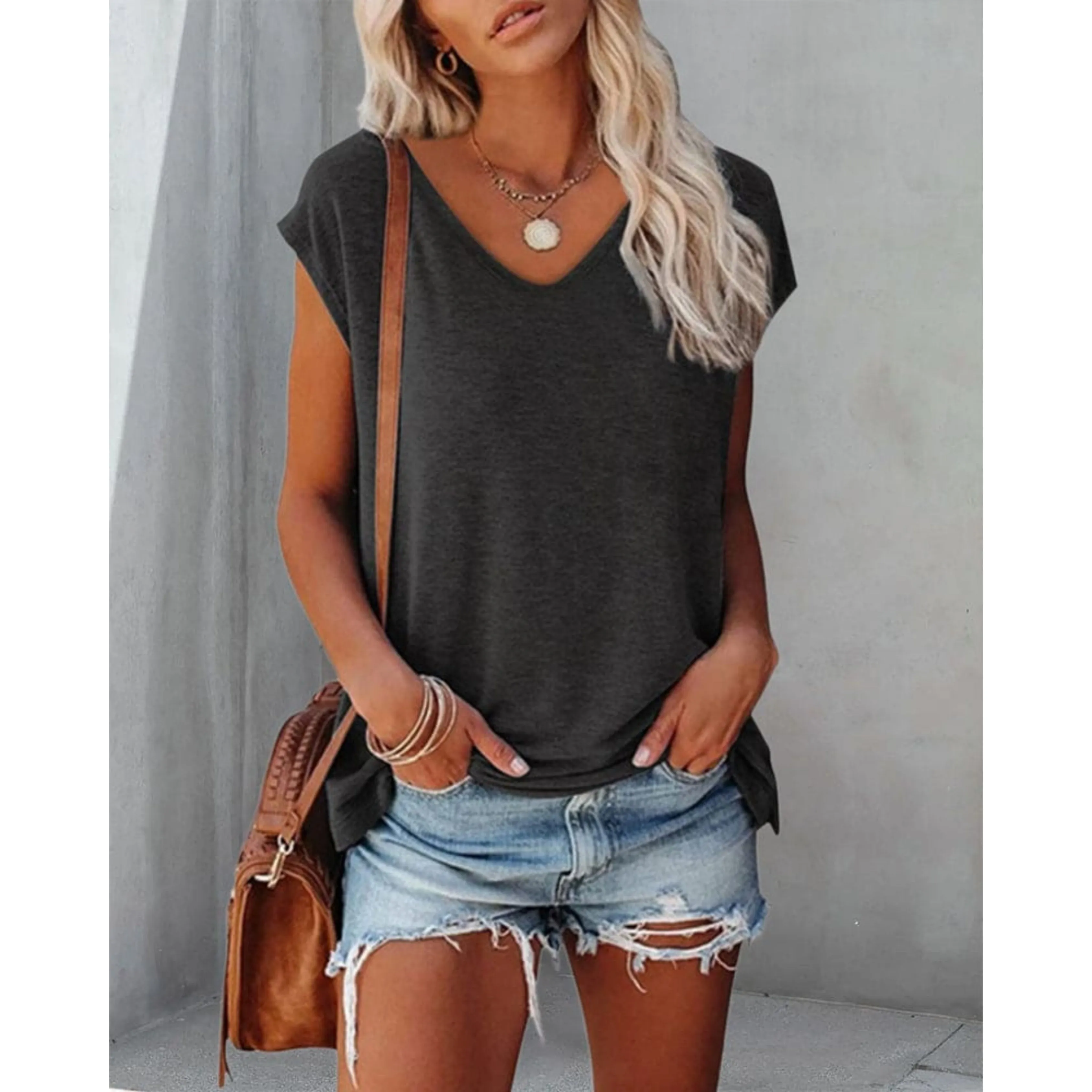 Dana® | Women's V-neck t-shirt with a relaxed fit