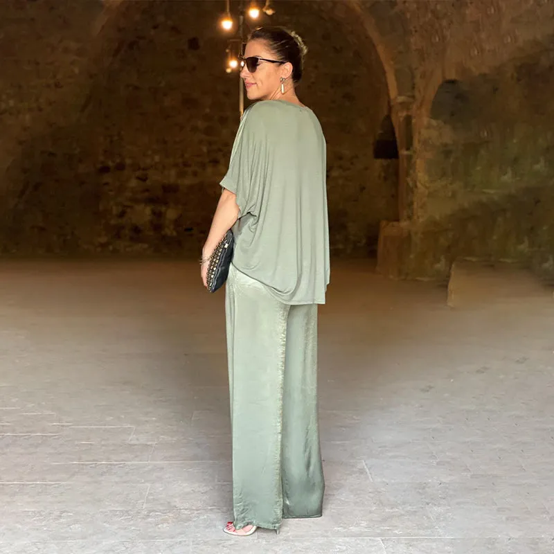 Elizabeth® | Shiny set with an oversized V-neck