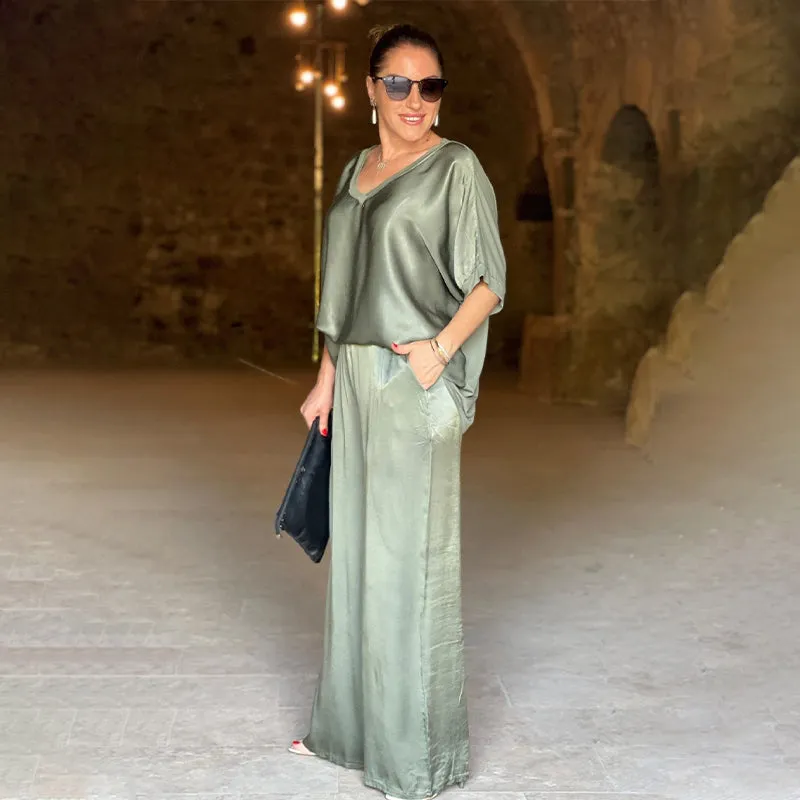 Elizabeth® | Shiny set with an oversized V-neck