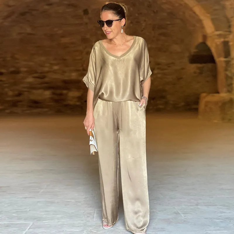 Elizabeth® | Shiny set with an oversized V-neck