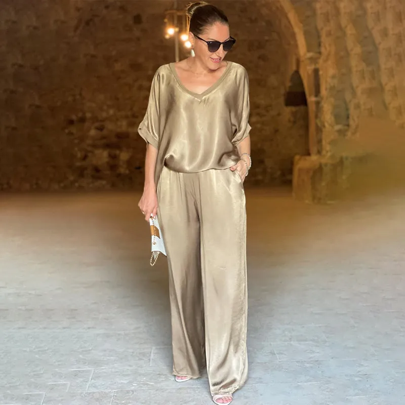 Elizabeth® | Shiny set with an oversized V-neck