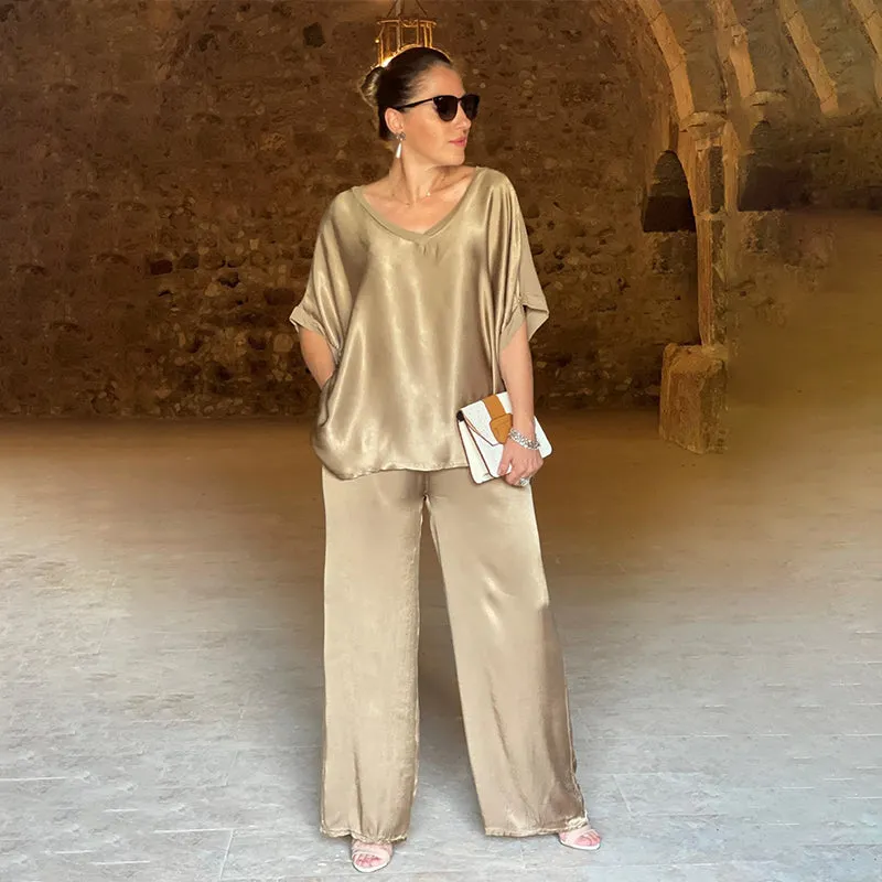 Elizabeth® | Shiny set with an oversized V-neck