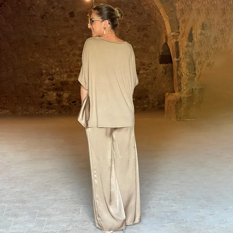 Elizabeth® | Shiny set with an oversized V-neck