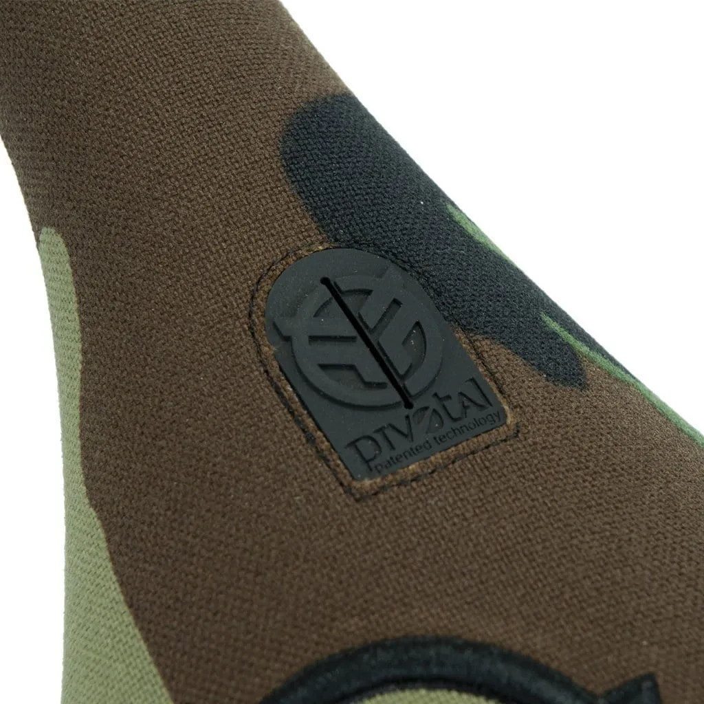 Federal Slim Pivotal Logo Seat - Camo With Raised Black Stitching