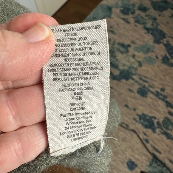 Free People green oversized cashmere tunic. Great condition. Size M.