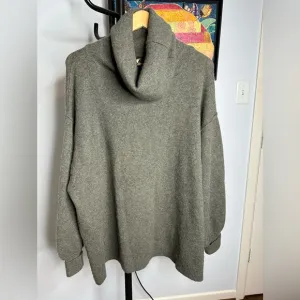 Free People green oversized cashmere tunic. Great condition. Size M.