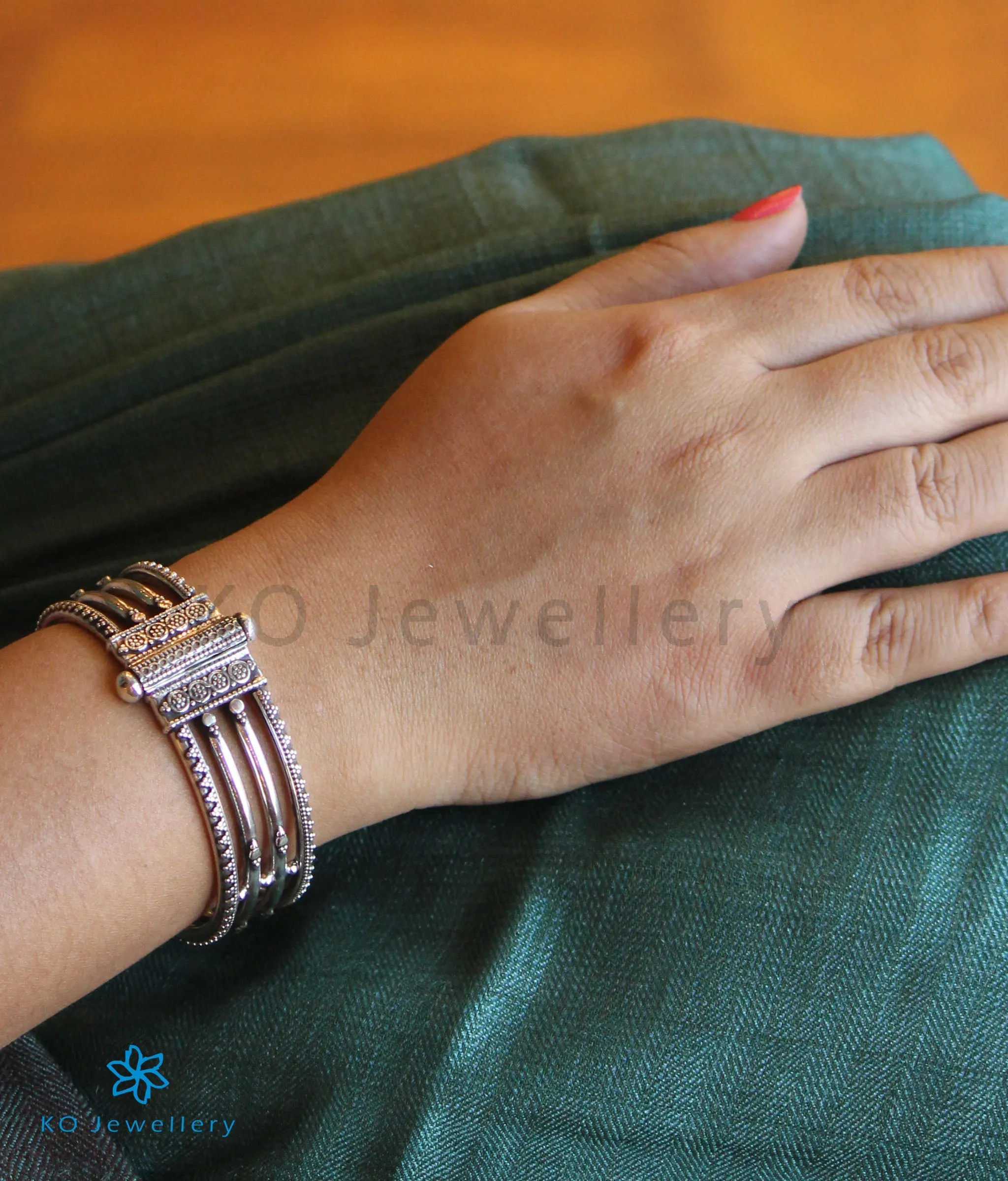 The Darsh Antique Silver Bracelet(4 layers/Size 2.2/2.4)